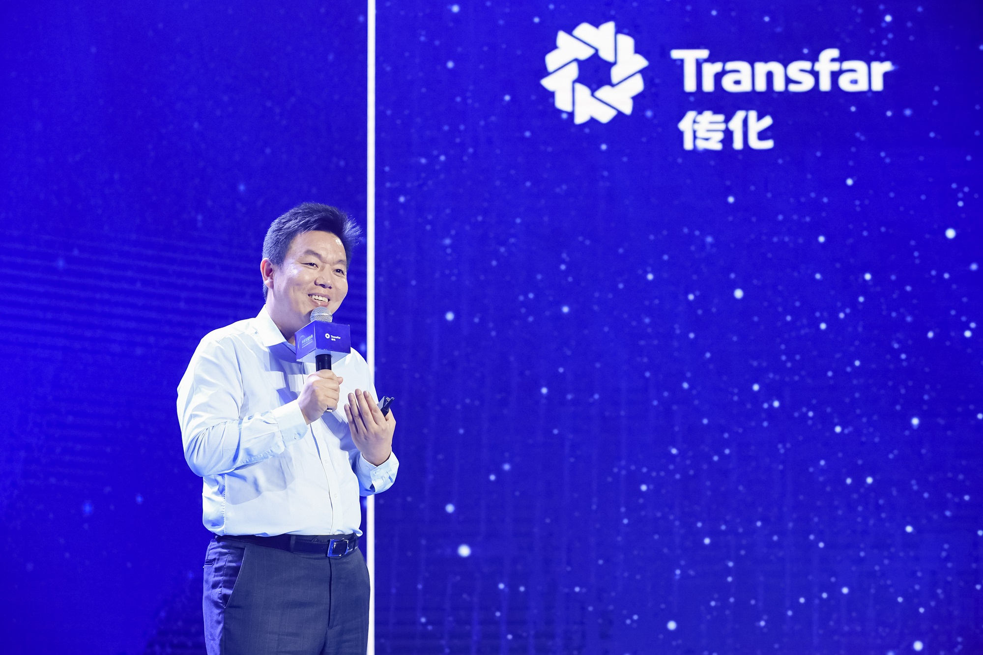 1632710712583464lCSS.jpg 華蓋資本董事長 許小林.jpg